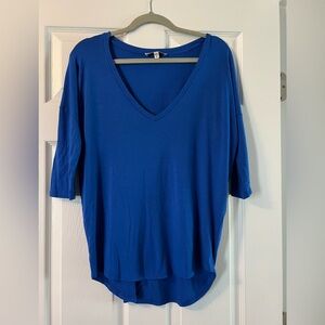 Blue Express V-Neck top. Size small.
